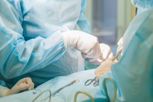 Operationsteam bei einem ambulanten Eingriff